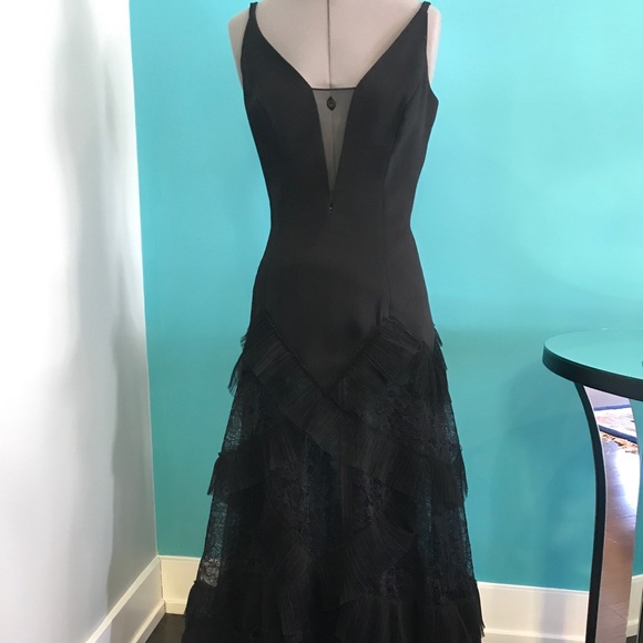 BCBG MaxAzria Aveline pleated gown - Picture 4 of 6